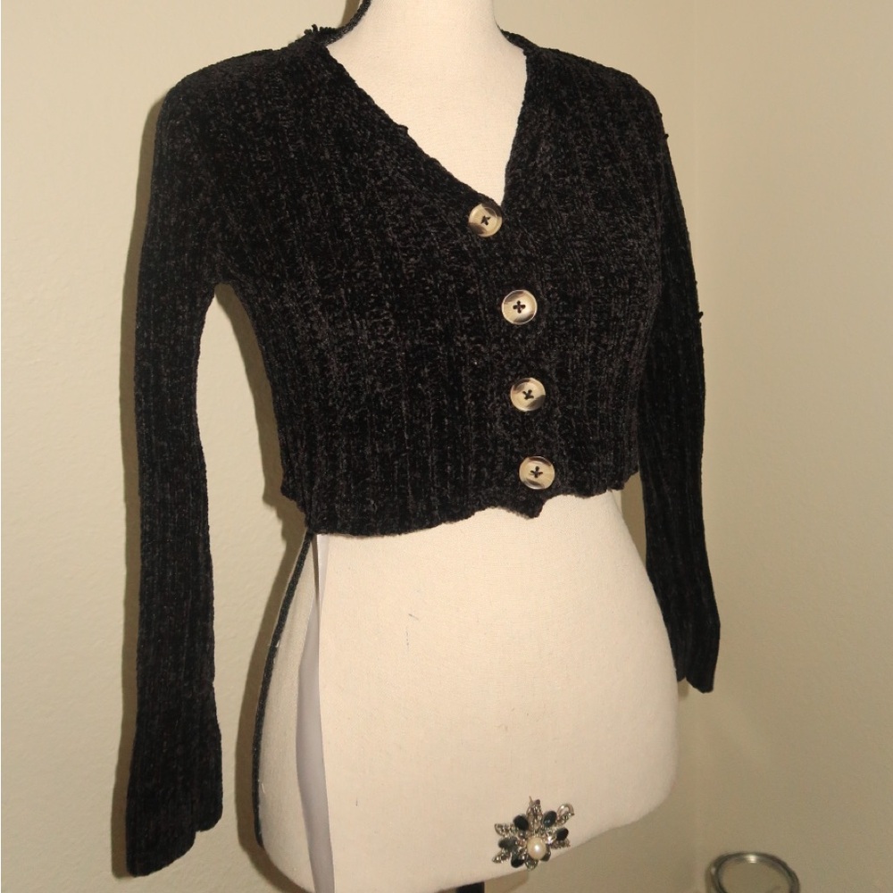 art class Black Cropped V-Neck Button Cardigan